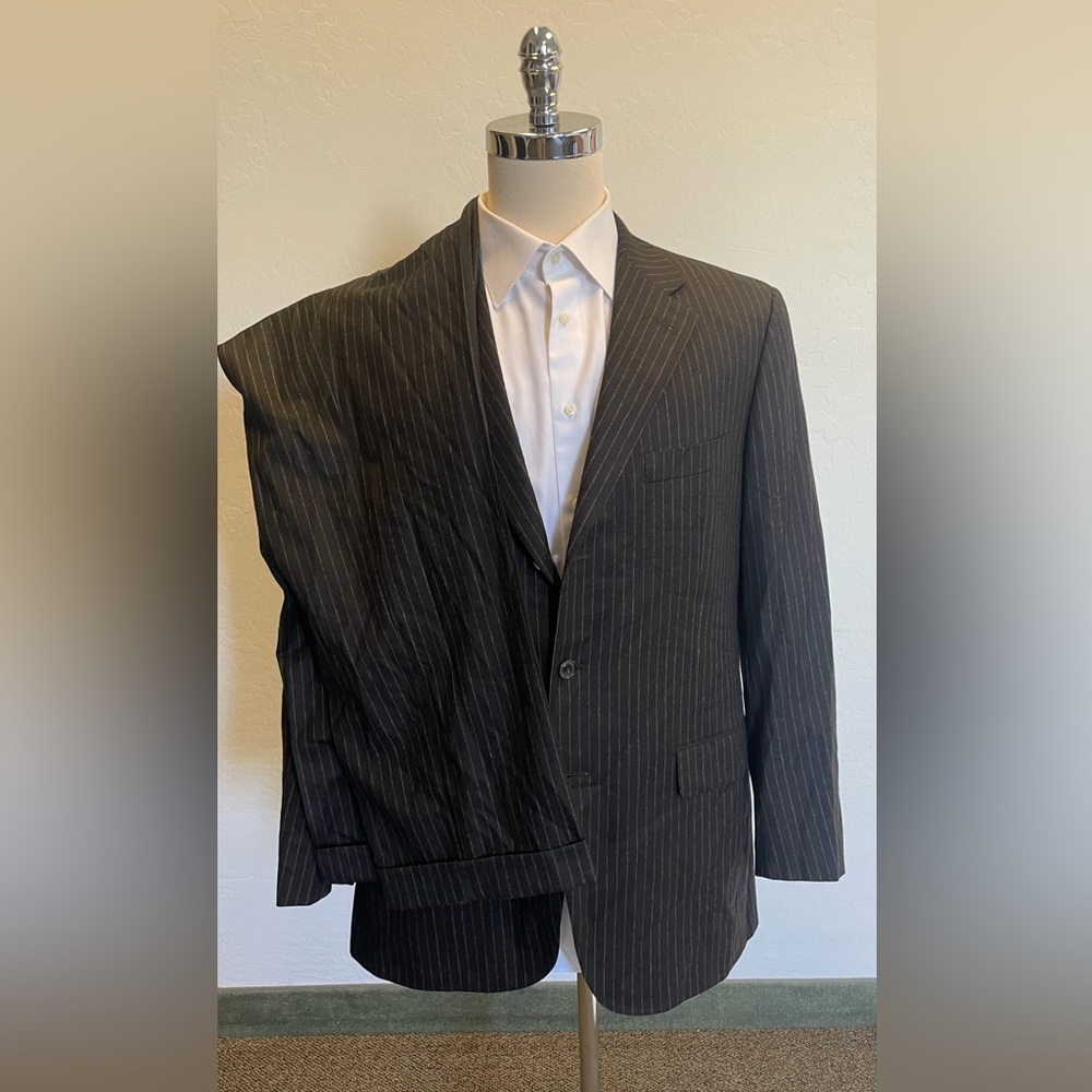 Belvest‎ Made in Italy Super 120'S Wool Chalk Stripe Suit in Charcoal Size 46